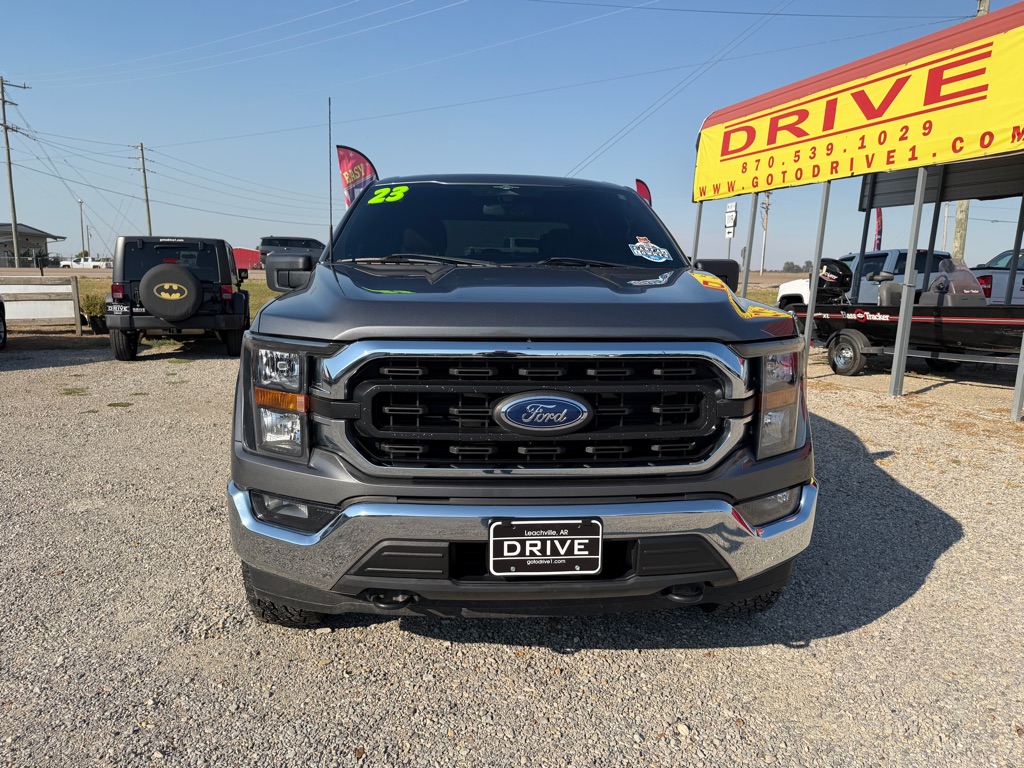 Photo 2 of this FORD F150 XLT