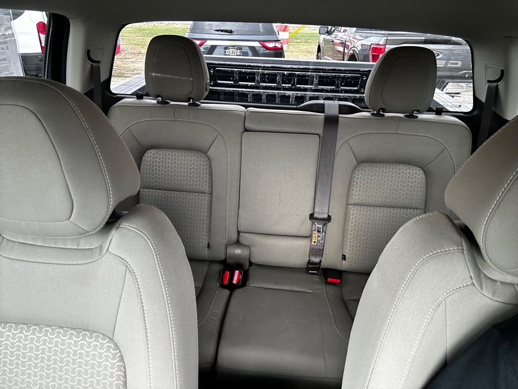 Photo 17 of this GMC CANYON