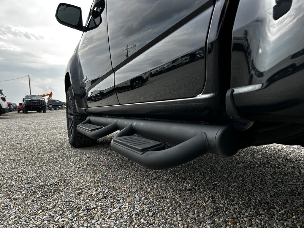 Photo 10 of this GMC CANYON