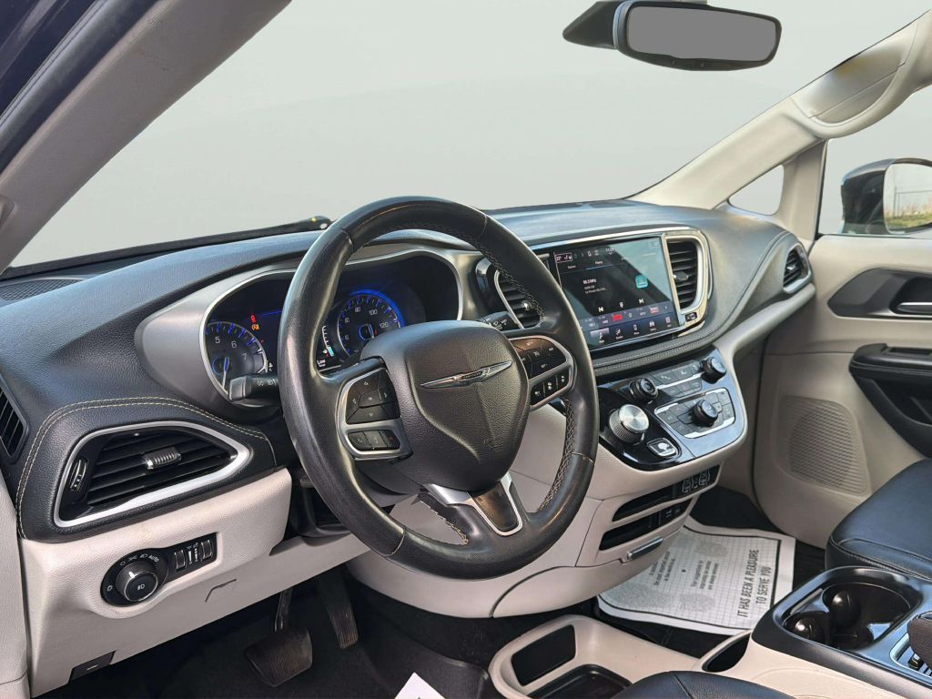 Photo 10 of this CHRYSLER PACIFICA