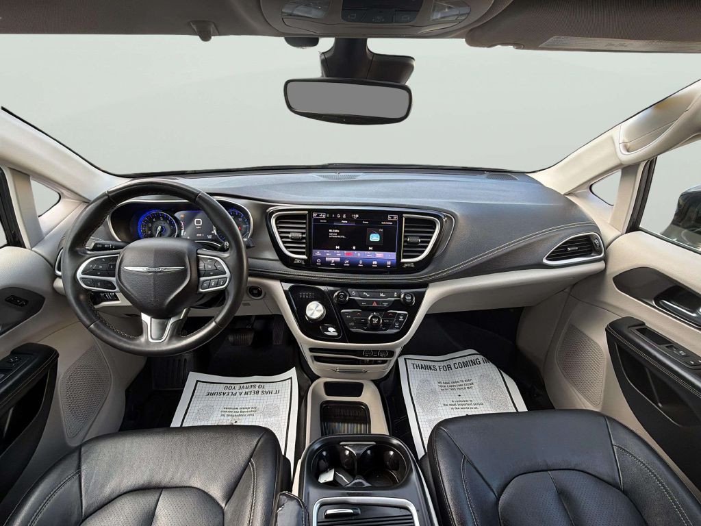 Photo 17 of this CHRYSLER PACIFICA