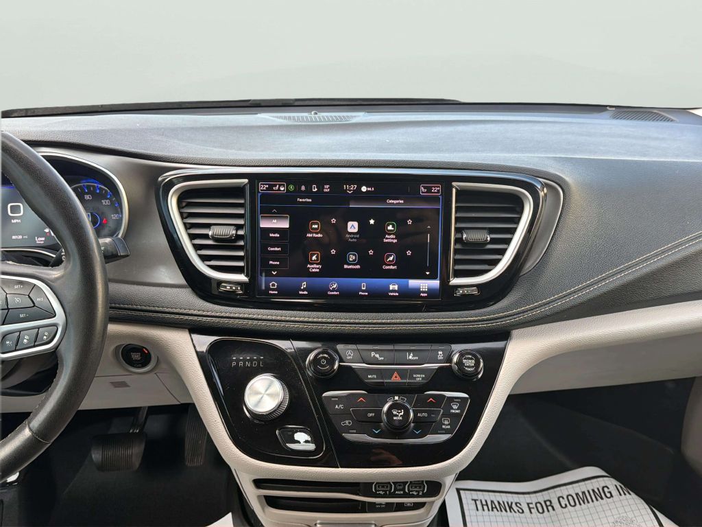 Photo 18 of this CHRYSLER PACIFICA