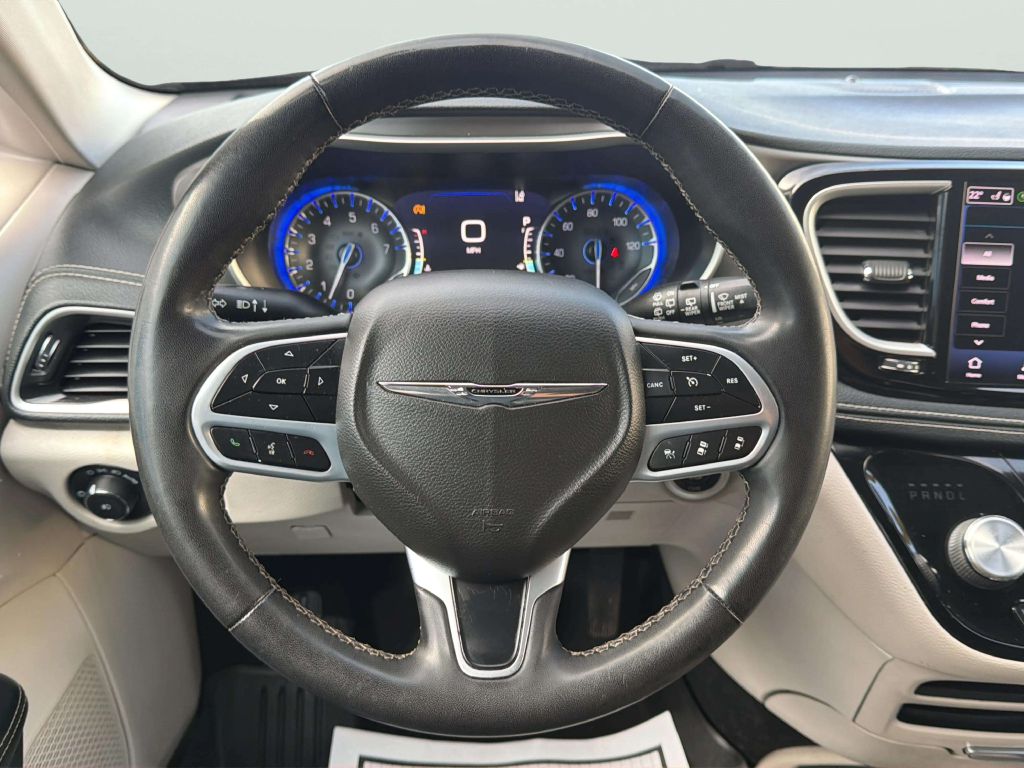 Photo 21 of this CHRYSLER PACIFICA