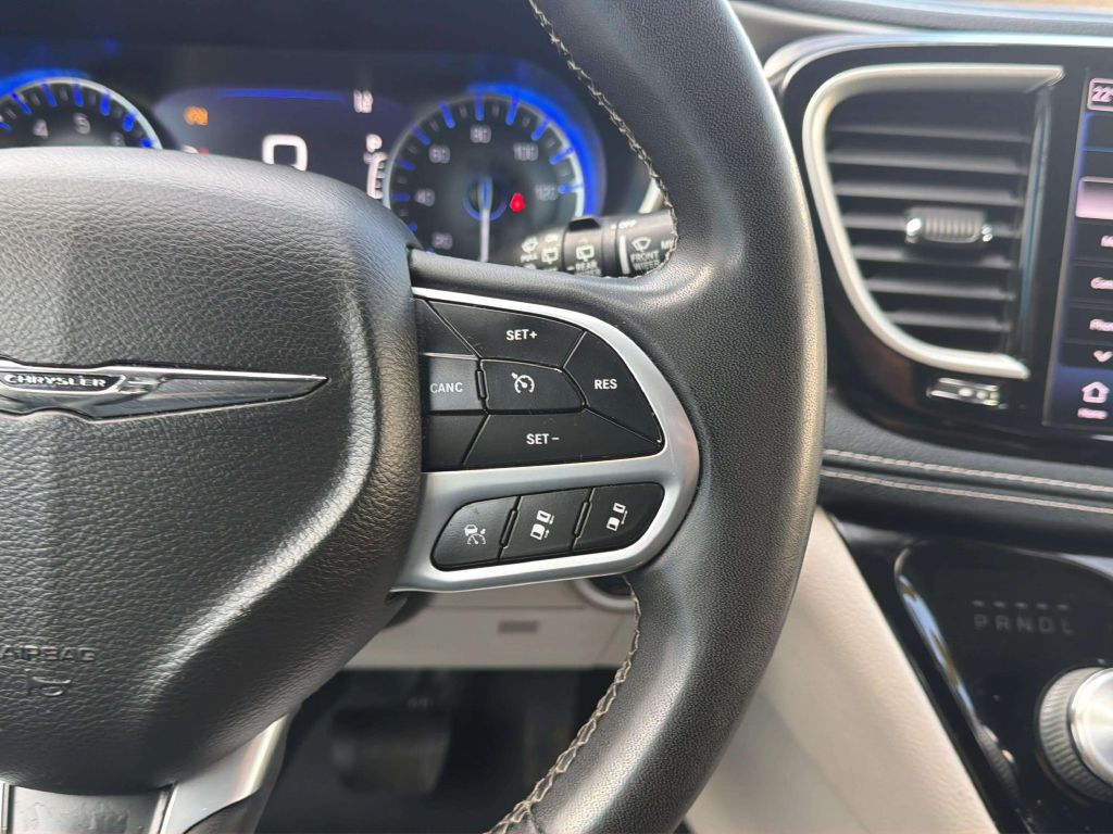 Photo 22 of this CHRYSLER PACIFICA