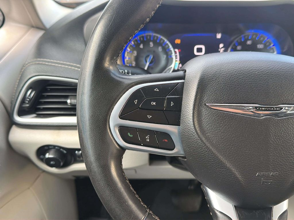Photo 23 of this CHRYSLER PACIFICA