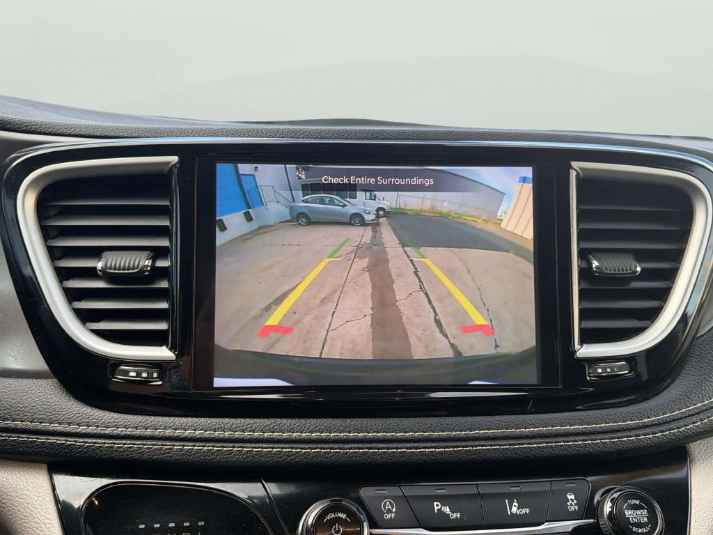 Photo 25 of this CHRYSLER PACIFICA