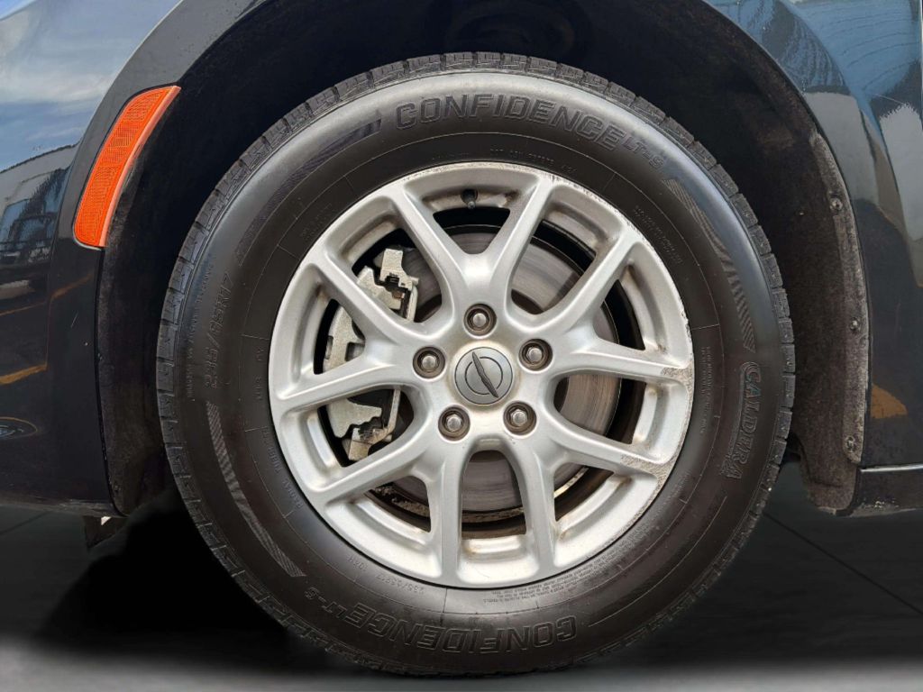 Photo 28 of this CHRYSLER PACIFICA