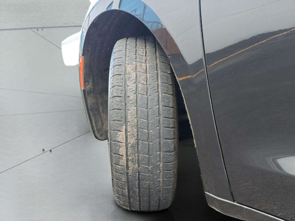 Photo 29 of this CHRYSLER PACIFICA