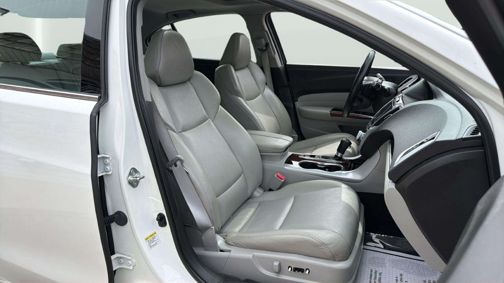 Photo 14 of this ACURA TLX