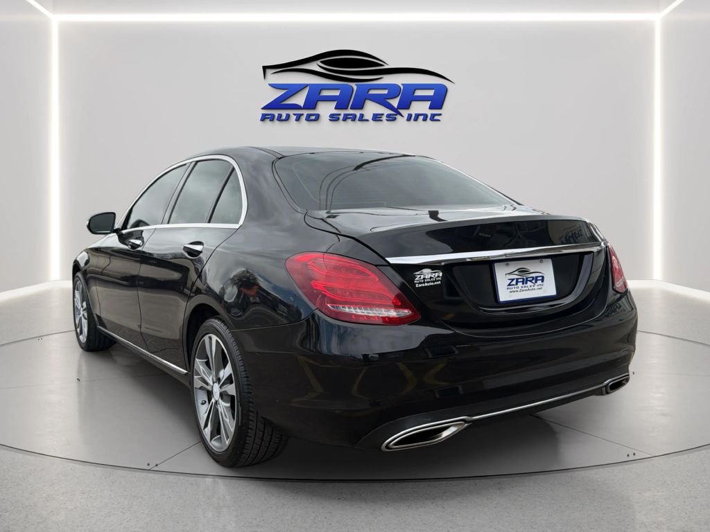 Photo 5 of this MERCEDES-BENZ C-CLASS