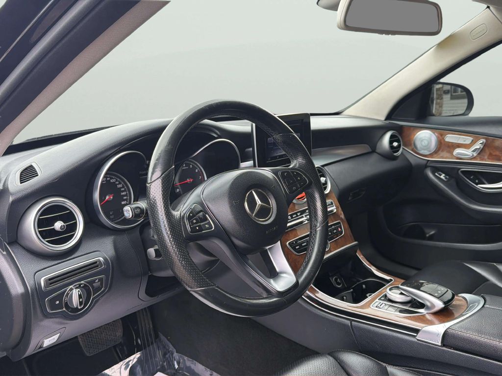 Photo 11 of this MERCEDES-BENZ C-CLASS