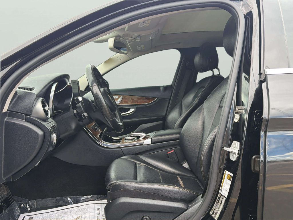 Photo 12 of this MERCEDES-BENZ C-CLASS