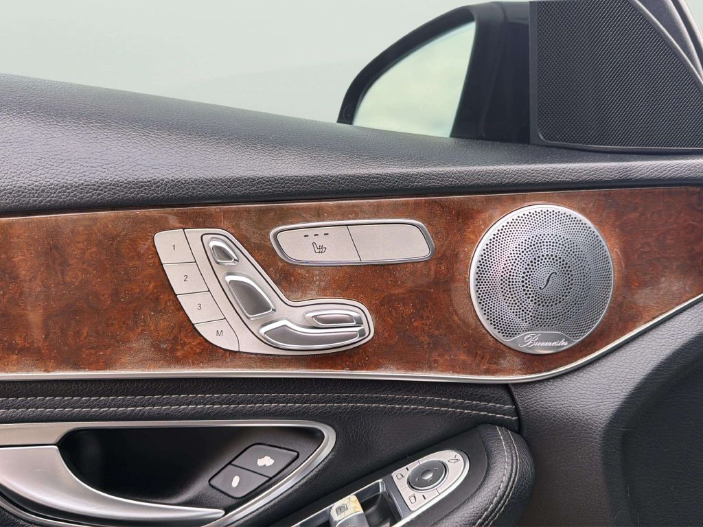 Photo 15 of this MERCEDES-BENZ C-CLASS