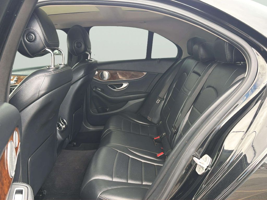 Photo 16 of this MERCEDES-BENZ C-CLASS