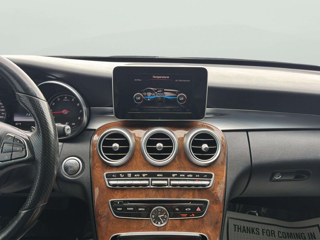 Photo 18 of this MERCEDES-BENZ C-CLASS