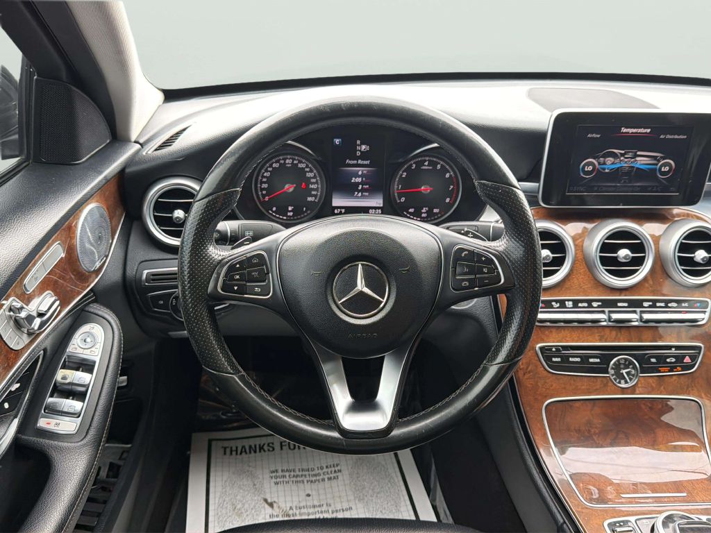 Photo 20 of this MERCEDES-BENZ C-CLASS