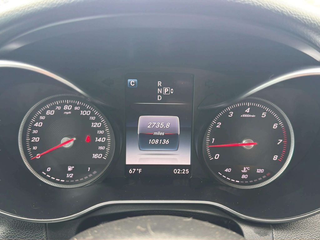 Photo 22 of this MERCEDES-BENZ C-CLASS