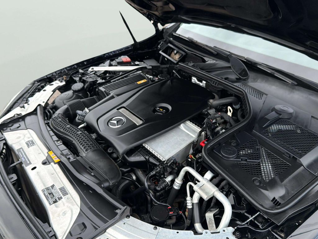 Photo 29 of this MERCEDES-BENZ C-CLASS