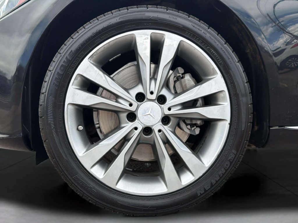 Photo 31 of this MERCEDES-BENZ C-CLASS
