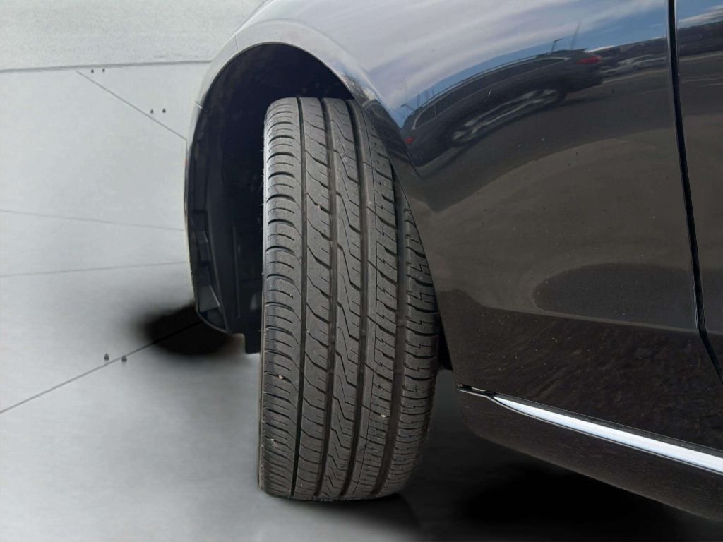 Photo 32 of this MERCEDES-BENZ C-CLASS