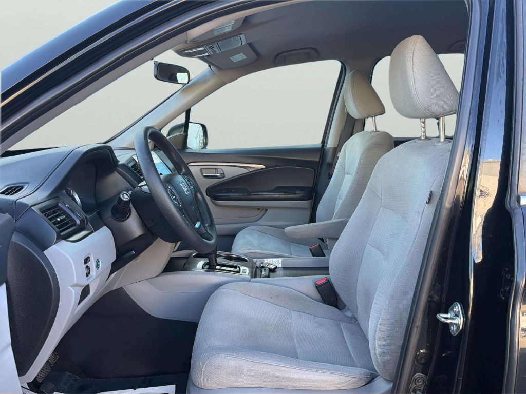 Photo 12 of this HONDA PILOT