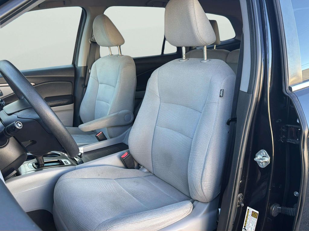 Photo 13 of this HONDA PILOT