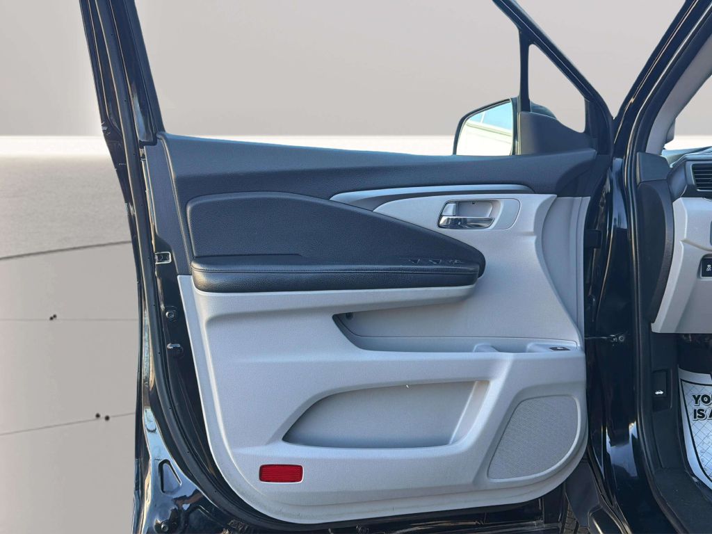 Photo 15 of this HONDA PILOT