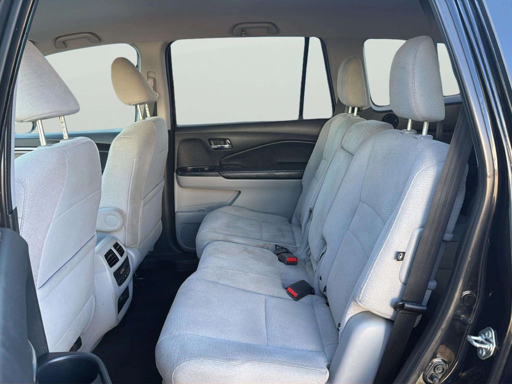 Photo 16 of this HONDA PILOT