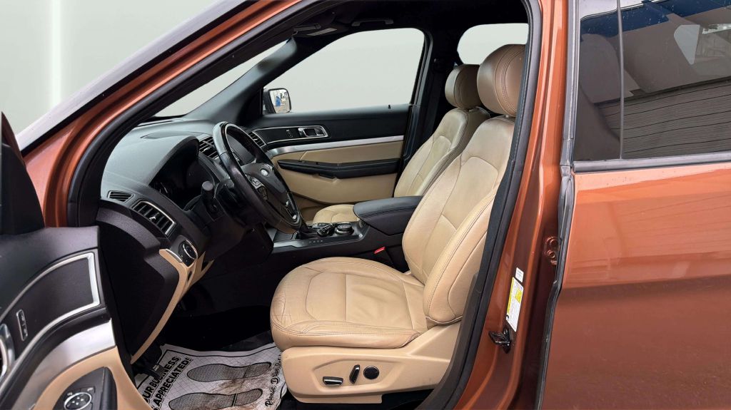 Photo 11 of this FORD EXPLORER