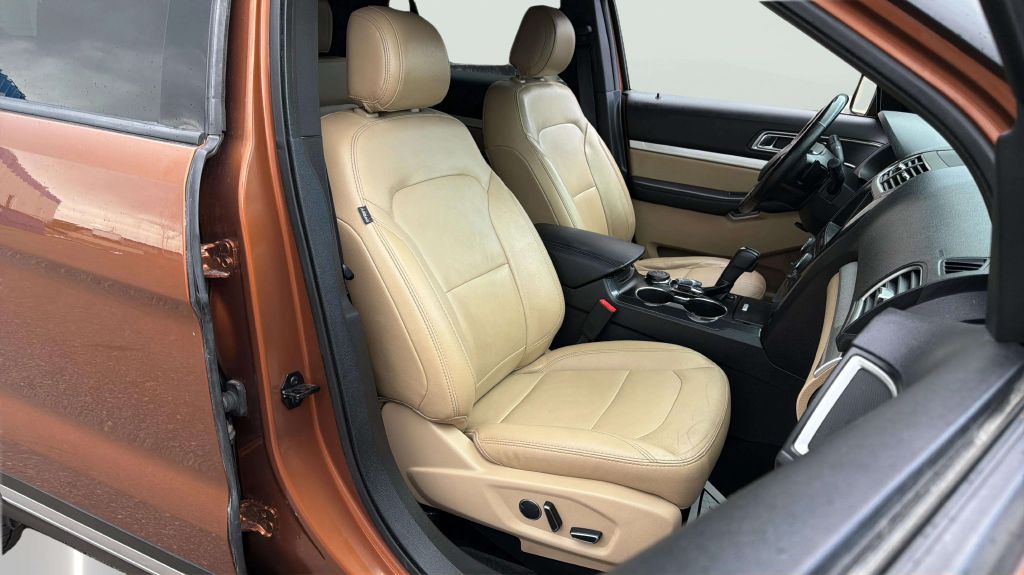 Photo 14 of this FORD EXPLORER