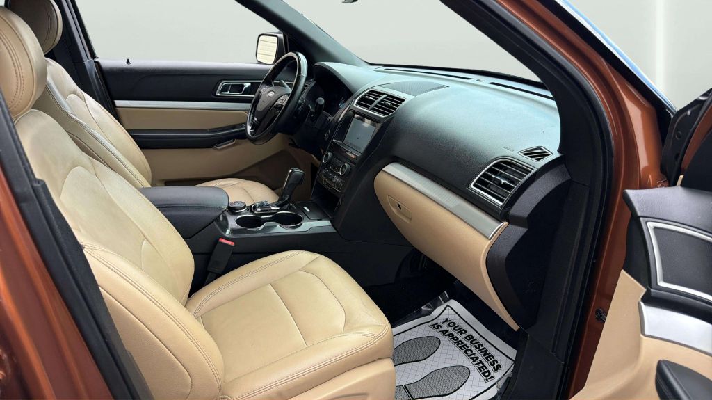 Photo 15 of this FORD EXPLORER