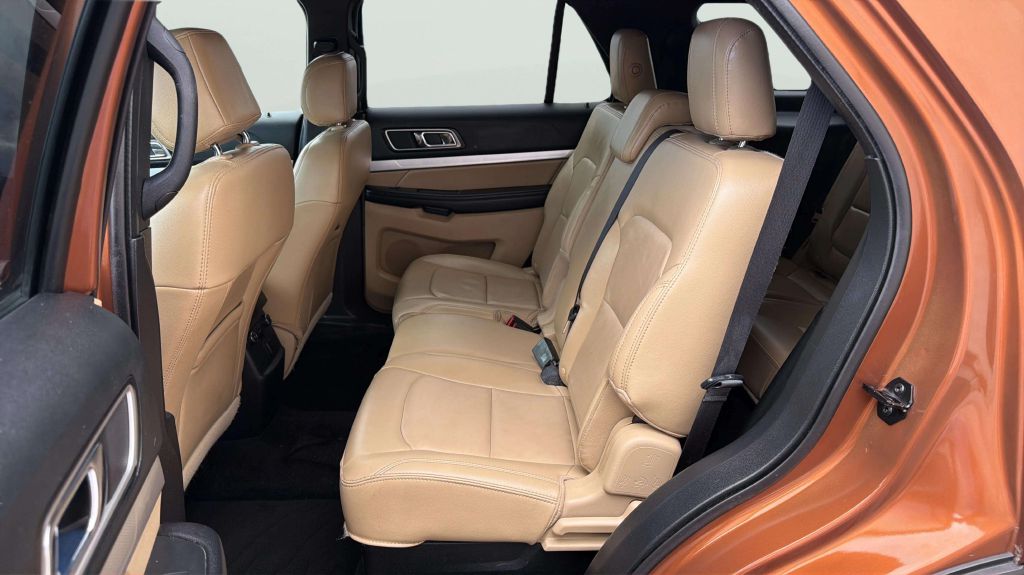 Photo 19 of this FORD EXPLORER