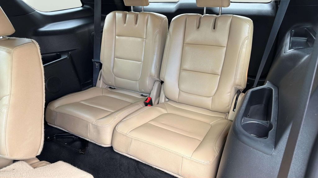 Photo 20 of this FORD EXPLORER