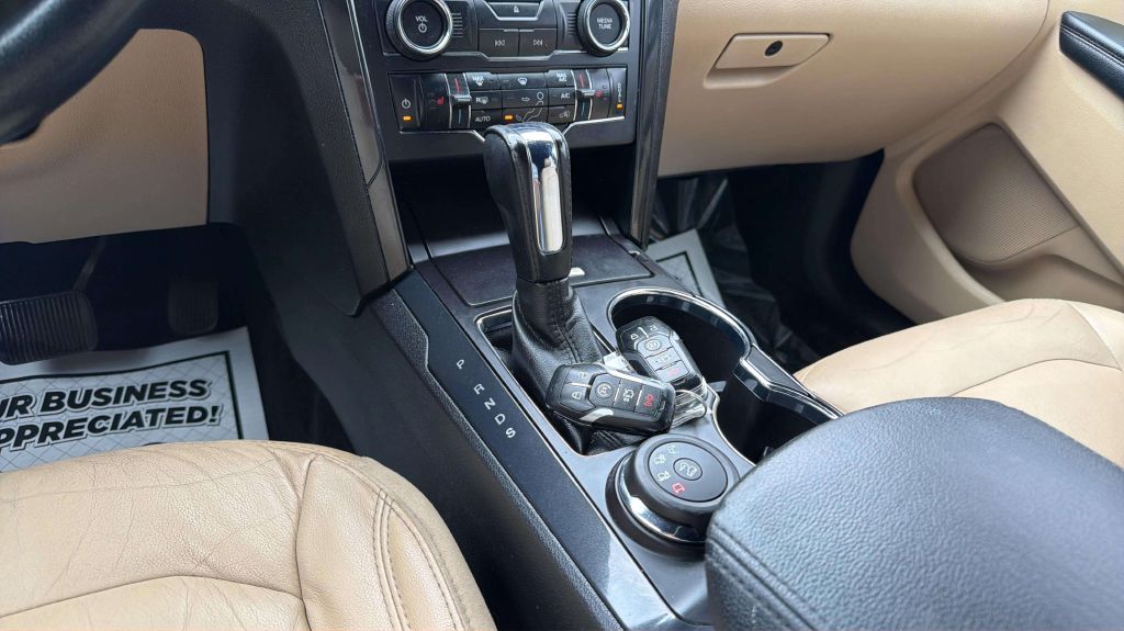Photo 23 of this FORD EXPLORER