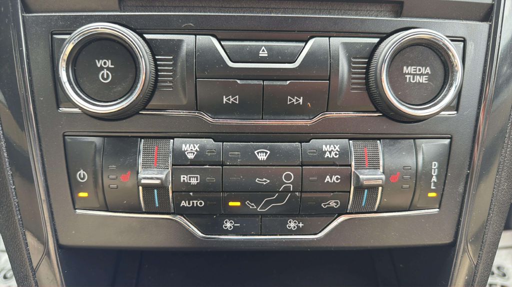 Photo 26 of this FORD EXPLORER