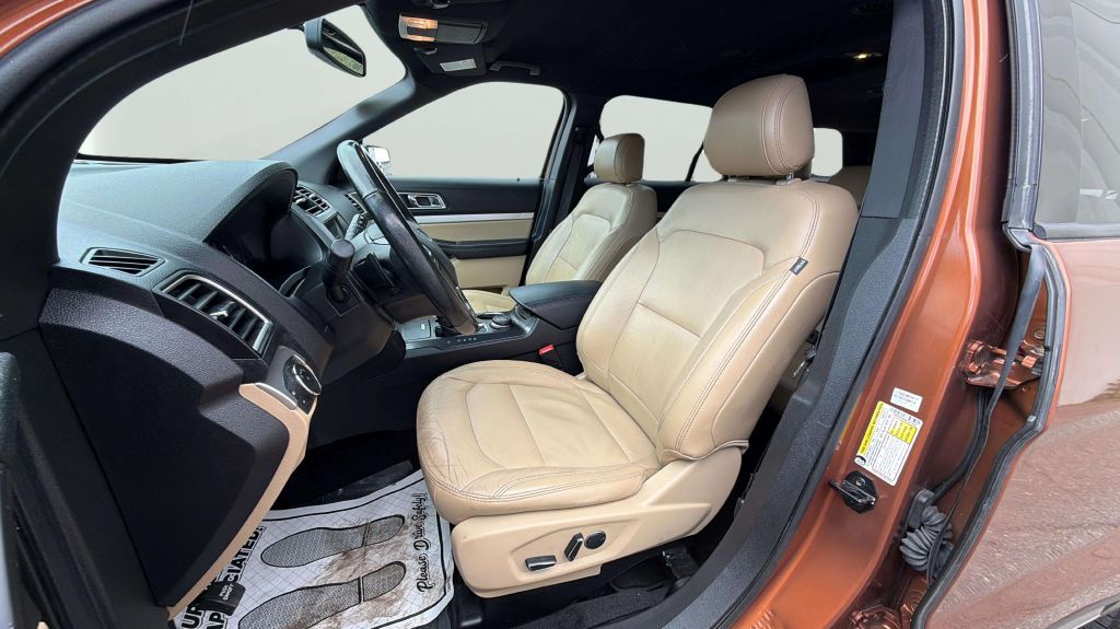 Photo 31 of this FORD EXPLORER