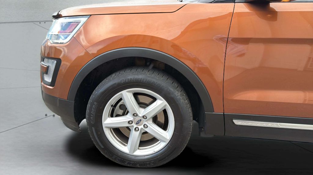 Photo 34 of this FORD EXPLORER