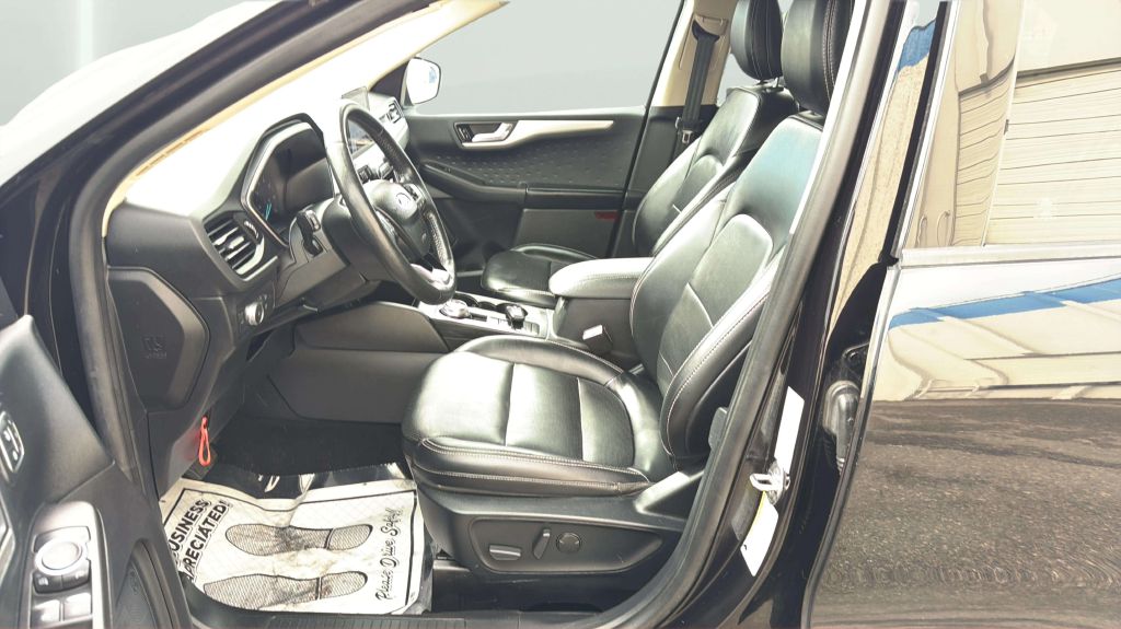 Photo 11 of this FORD ESCAPE