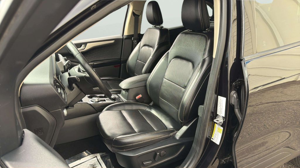 Photo 12 of this FORD ESCAPE