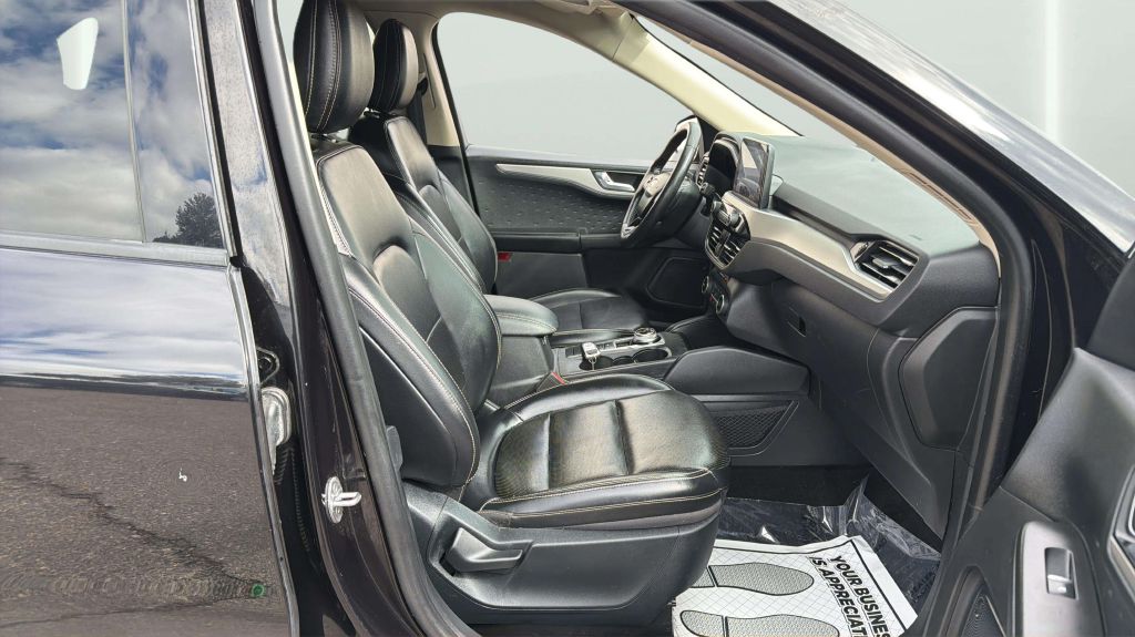 Photo 13 of this FORD ESCAPE