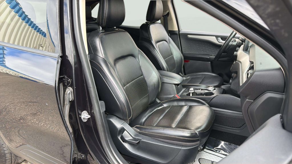 Photo 14 of this FORD ESCAPE