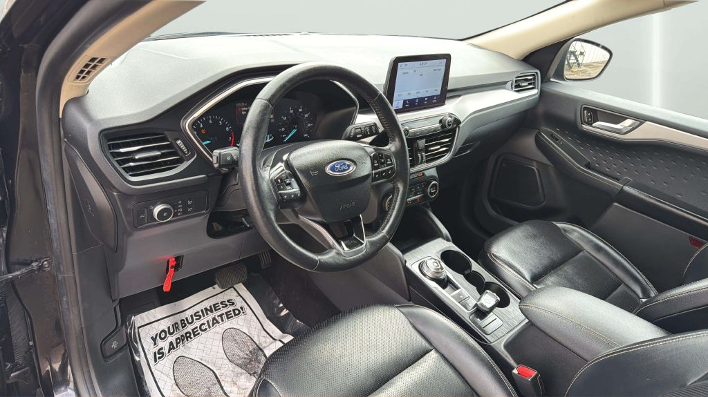 Photo 17 of this FORD ESCAPE
