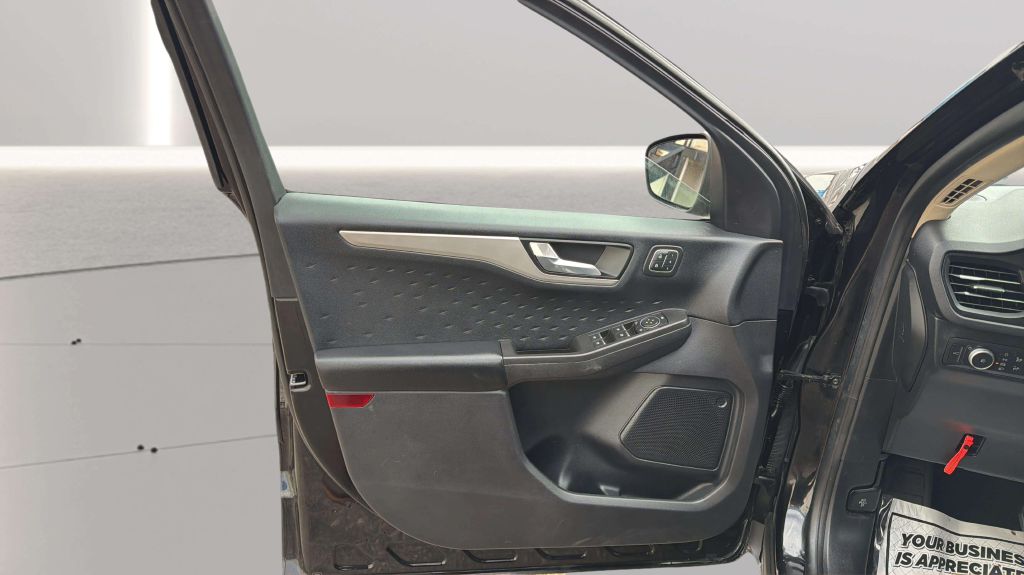Photo 18 of this FORD ESCAPE