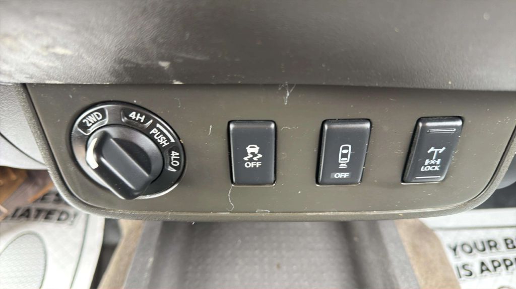 Photo 27 of this NISSAN FRONTIER