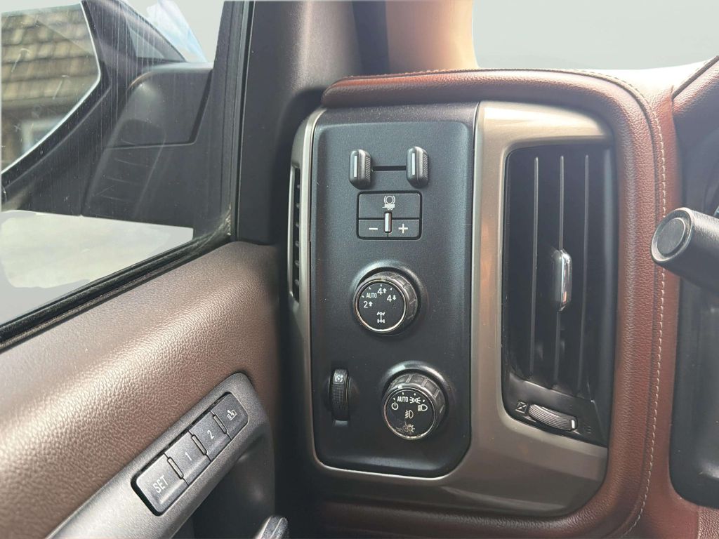 Photo 24 of this CHEVROLET SILVERADO 1500