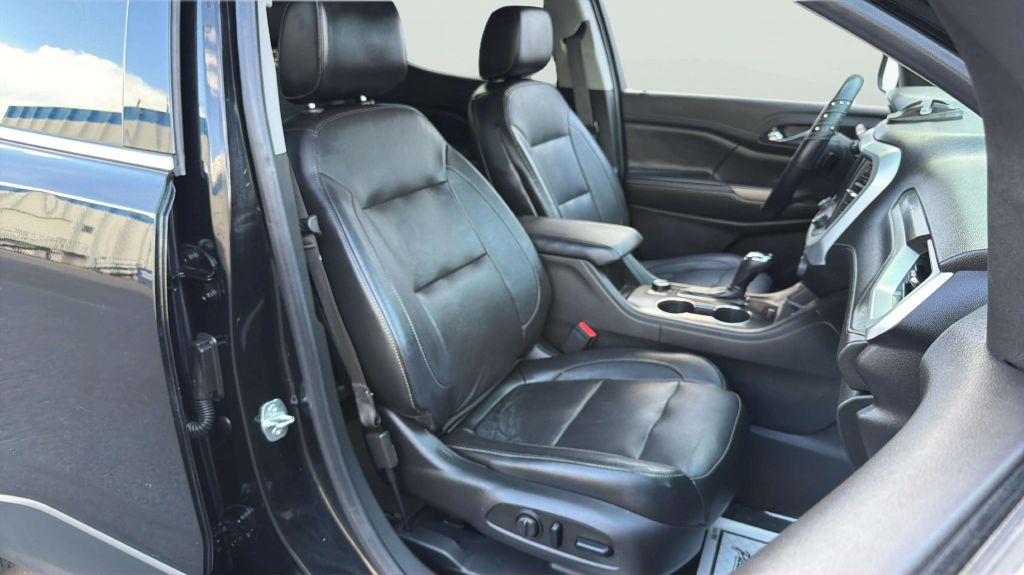 Photo 14 of this GMC ACADIA