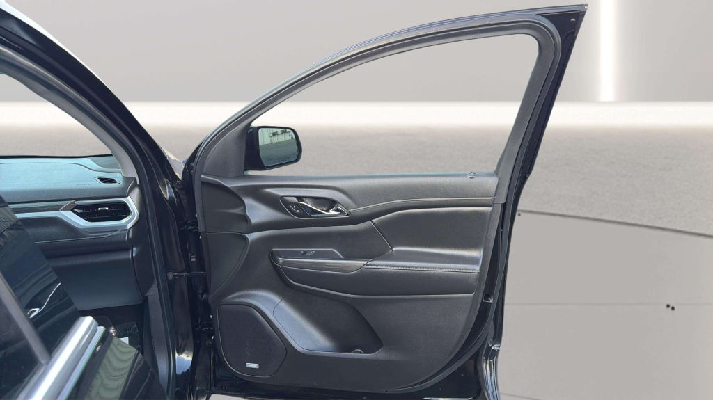 Photo 16 of this GMC ACADIA