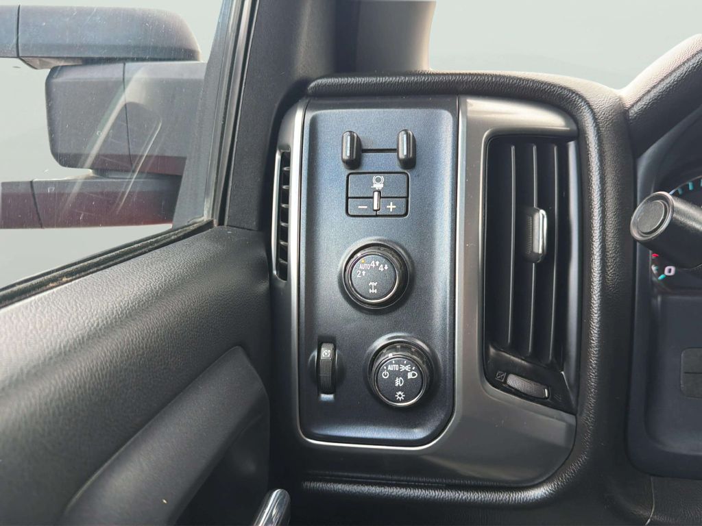 Photo 25 of this CHEVROLET SILVERADO 1500