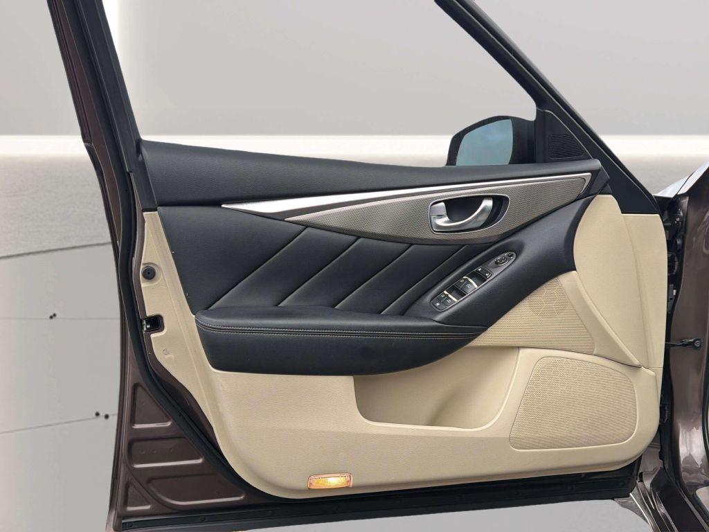 Photo 16 of this INFINITI Q50