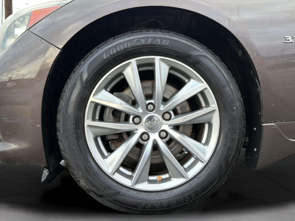 Photo 32 of this INFINITI Q50